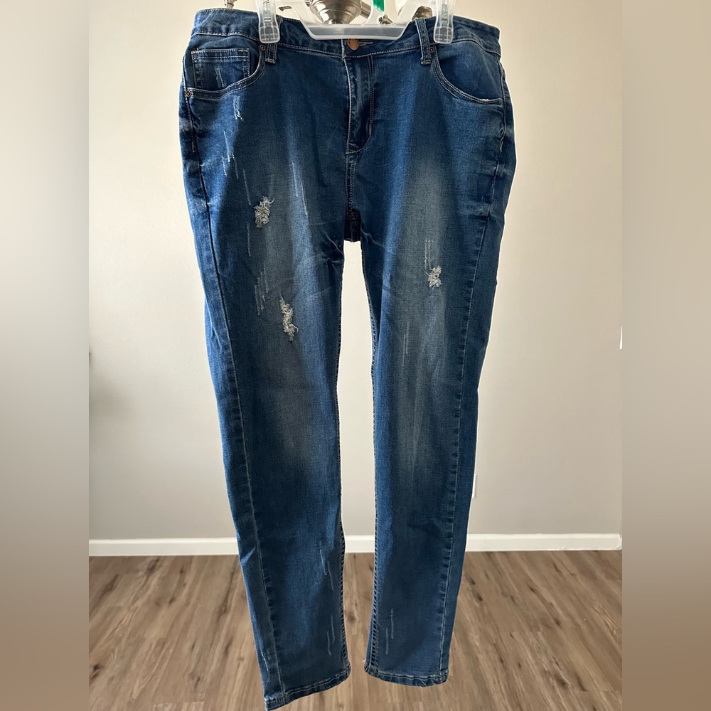 ENCORE SIZE 13 DISTRESSED JEANS JUNIORS WORN ONCE   Not dried in dryer.